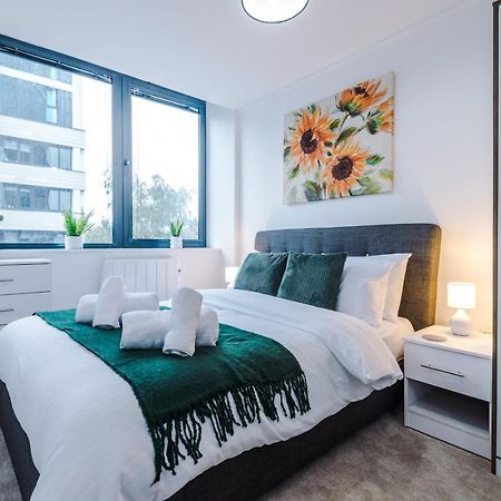 New! Stylish 2-Bed Apartment In Manchester By 53 Degrees Property - Amazing Location, Ideal For Small Groups - Sleeps 4! Bagian luar foto