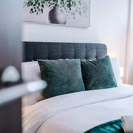New! Stylish 2-Bed Apartment In Manchester By 53 Degrees Property - Amazing Location, Ideal For Small Groups - Sleeps 4! Bagian luar foto