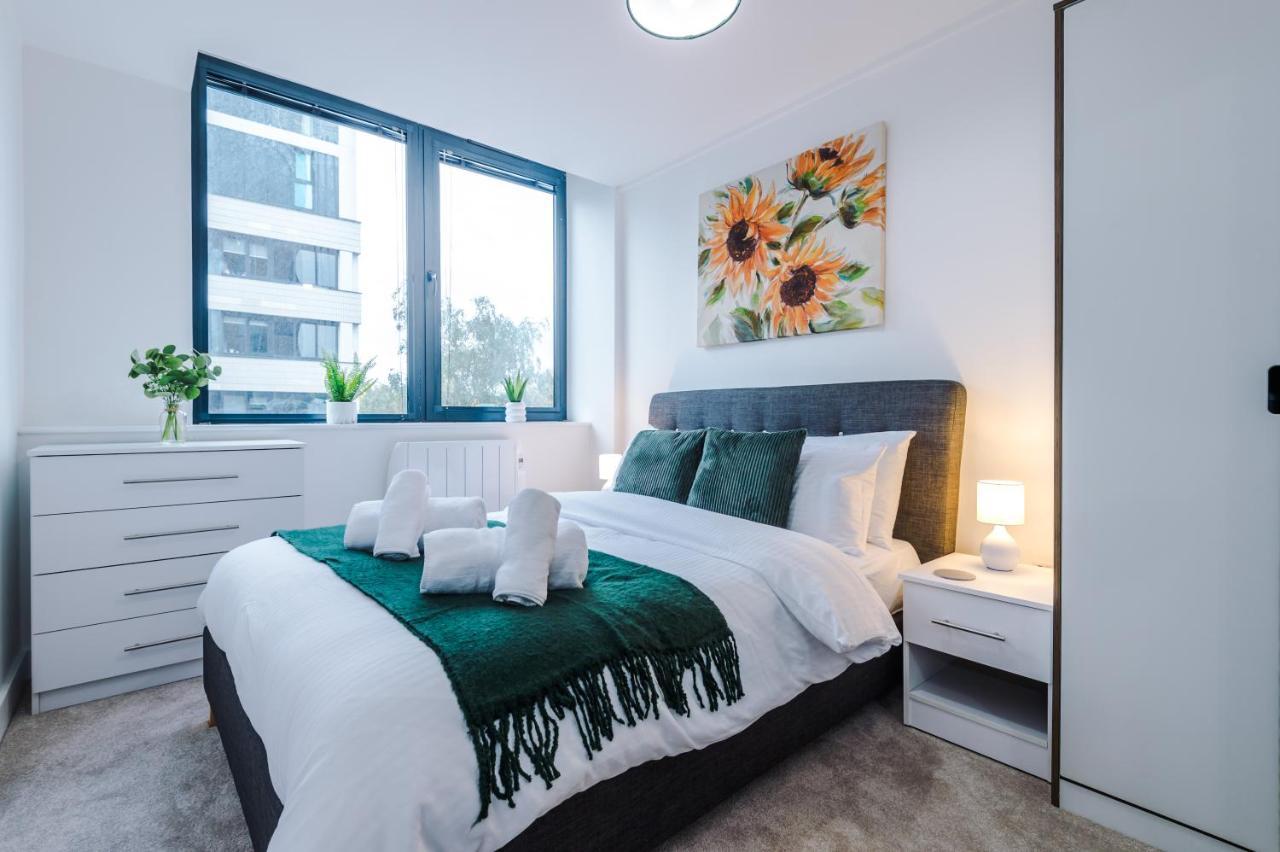 New! Stylish 2-Bed Apartment In Manchester By 53 Degrees Property - Amazing Location, Ideal For Small Groups - Sleeps 4! Bagian luar foto