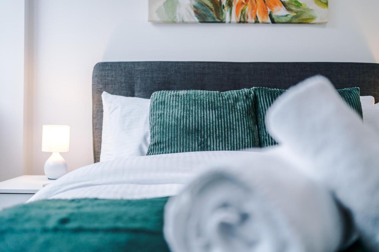 New! Stylish 2-Bed Apartment In Manchester By 53 Degrees Property - Amazing Location, Ideal For Small Groups - Sleeps 4! Bagian luar foto
