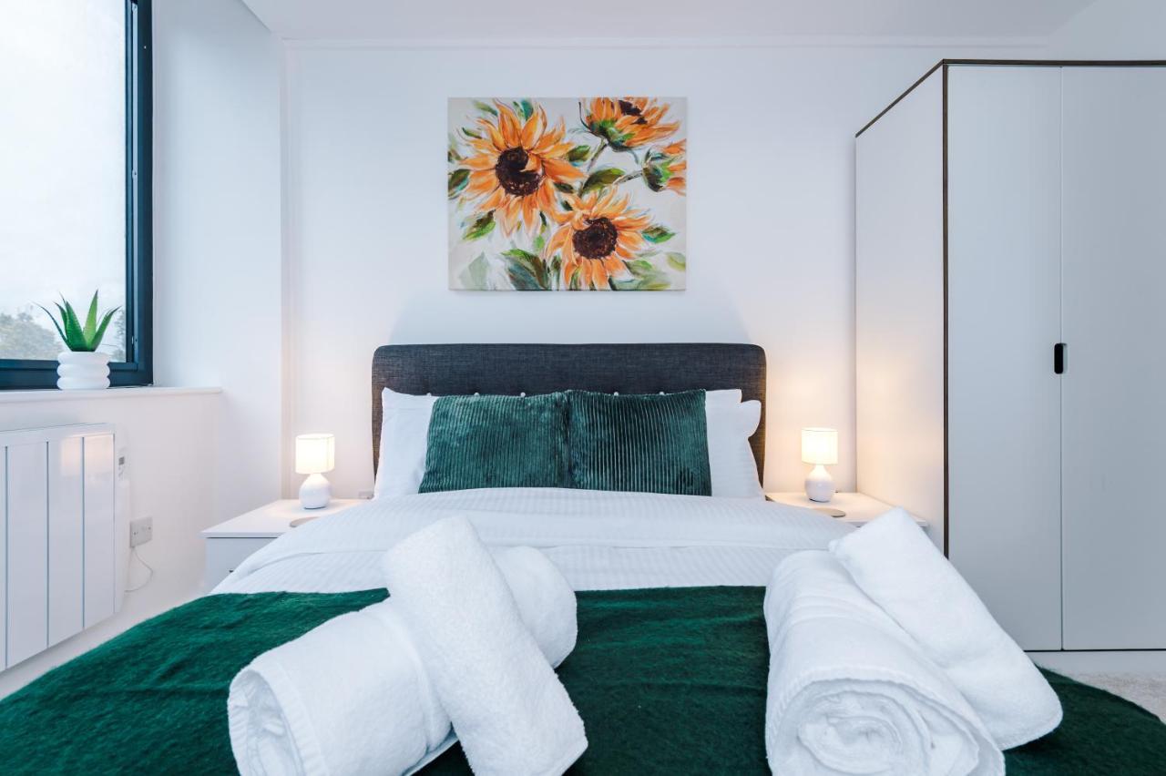 New! Stylish 2-Bed Apartment In Manchester By 53 Degrees Property - Amazing Location, Ideal For Small Groups - Sleeps 4! Bagian luar foto