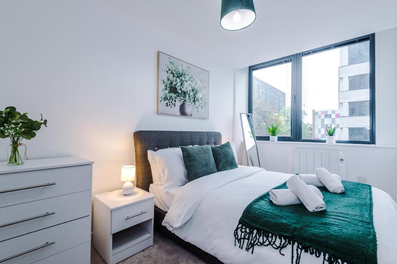 New! Stylish 2-Bed Apartment In Manchester By 53 Degrees Property - Amazing Location, Ideal For Small Groups - Sleeps 4! Bagian luar foto