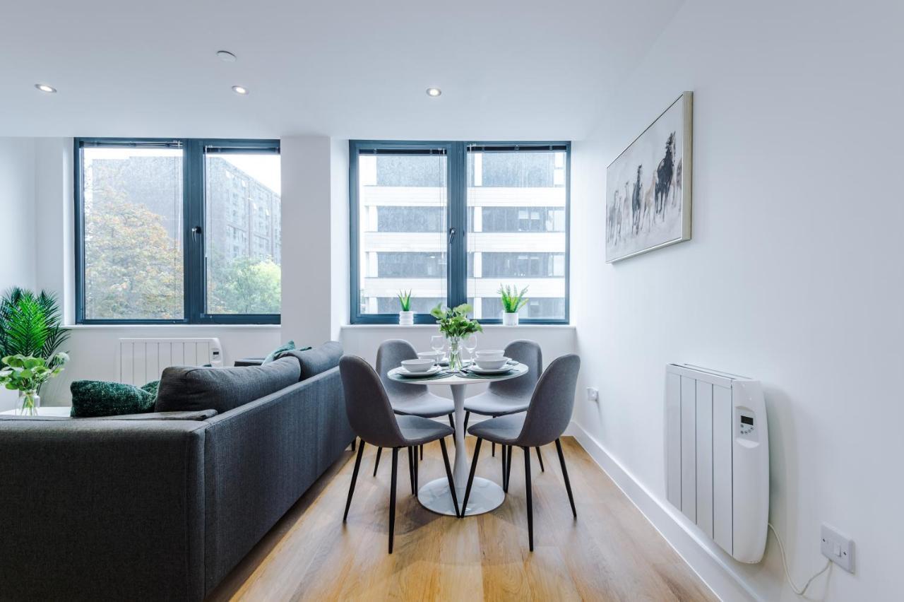 New! Stylish 2-Bed Apartment In Manchester By 53 Degrees Property - Amazing Location, Ideal For Small Groups - Sleeps 4! Bagian luar foto