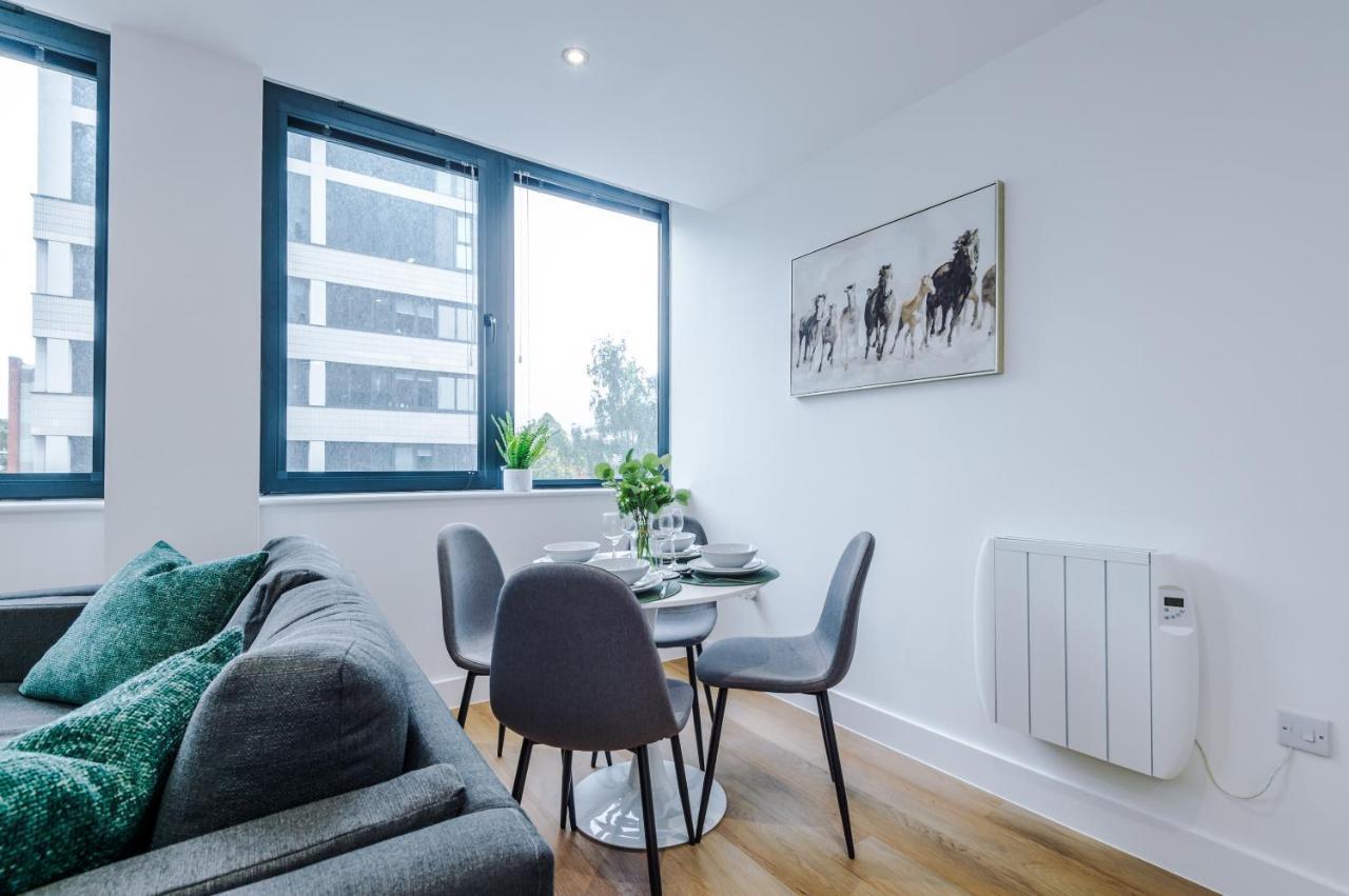 New! Stylish 2-Bed Apartment In Manchester By 53 Degrees Property - Amazing Location, Ideal For Small Groups - Sleeps 4! Bagian luar foto