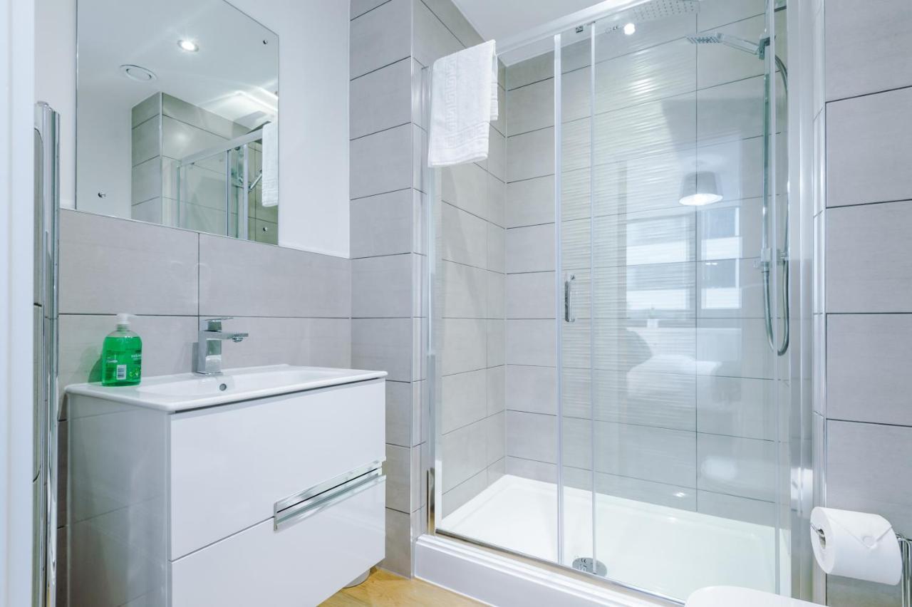 New! Stylish 2-Bed Apartment In Manchester By 53 Degrees Property - Amazing Location, Ideal For Small Groups - Sleeps 4! Bagian luar foto